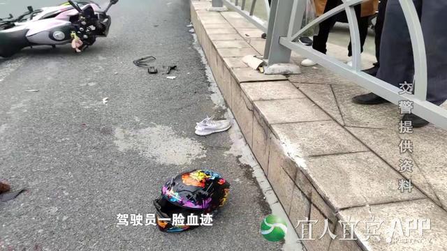 男子骑摩托车撞护栏翻桥身亡的悲剧事件回顾