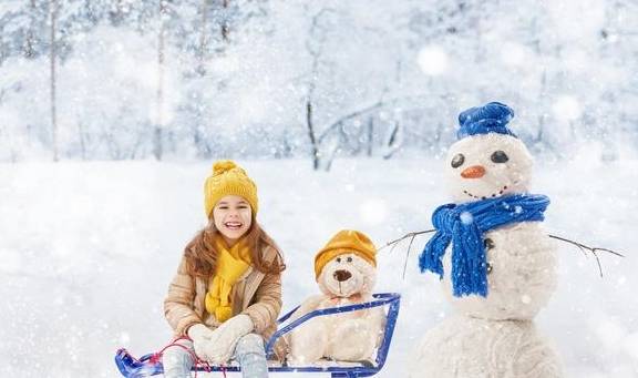 黑龙江雪乡泼水成冰背后的科学解析与注意事项，女子二级烫伤案例警醒