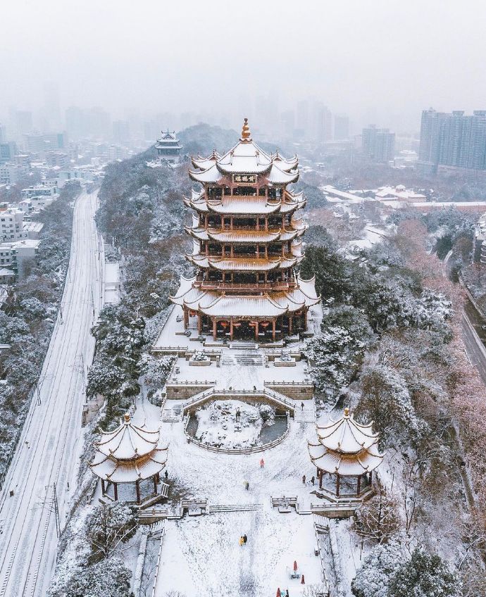 武汉雪落纷飞，冬日惊喜与独特体验之旅