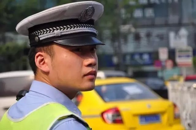 新时代警务模式变革，交警嘴先出警的挑战与应对之道