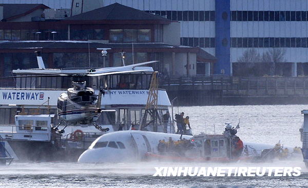 美国航空事故，客机与直升机相撞坠河，航空安全警钟长鸣