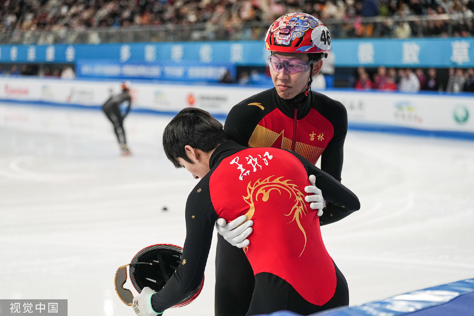 中国队短道速滑接力林孝埈摔倒，挑战与机遇交织之际