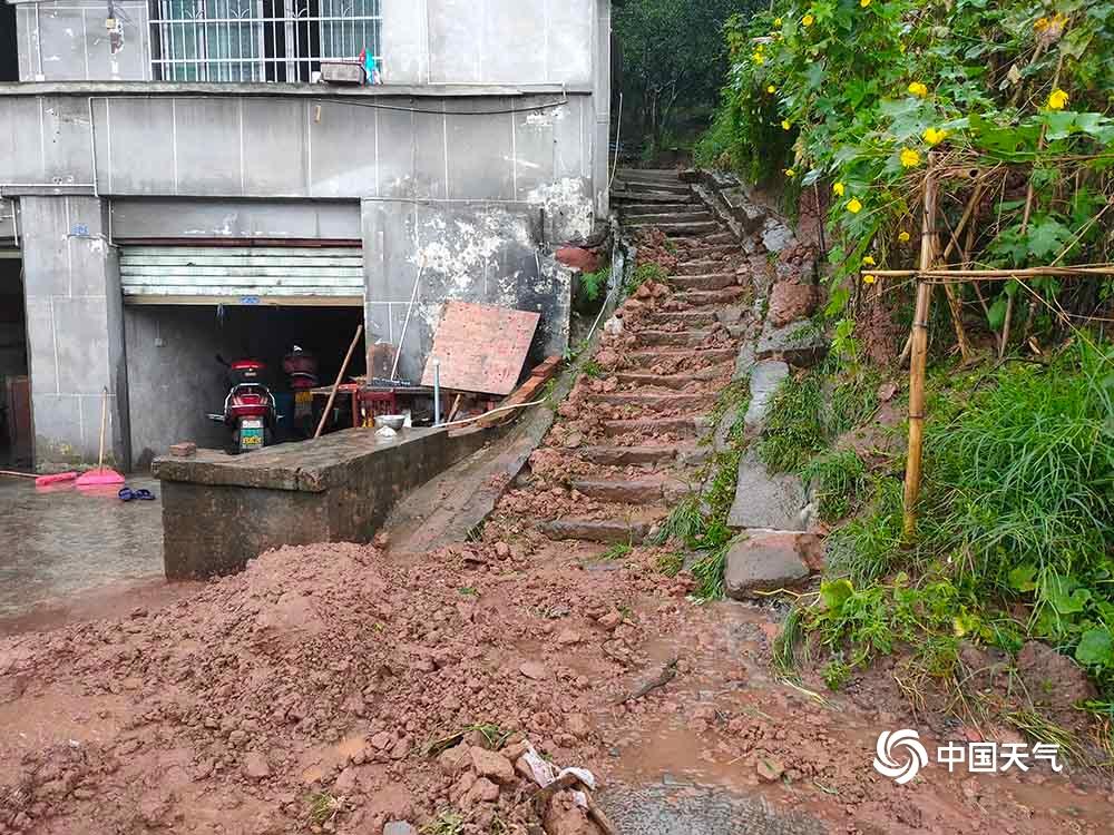 四川宜宾山体滑坡救援现场，生命的力量与坚守的救援行动