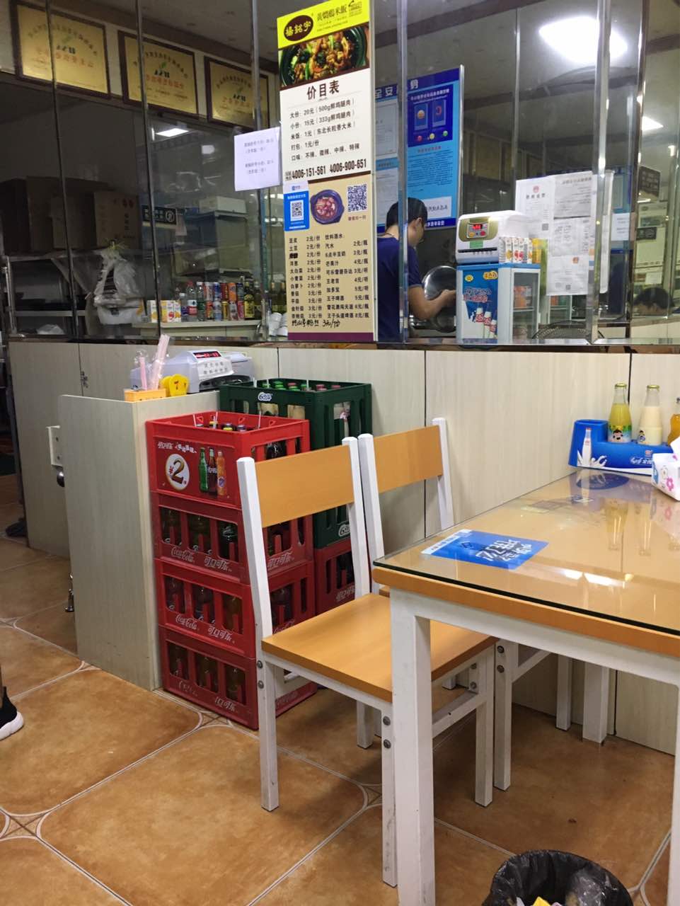 杨铭宇黄焖鸡后厨乱象揭示，食品安全与品质控制的紧迫警钟