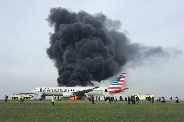 美国航空客机机场突发火灾，紧急状况千钧一发